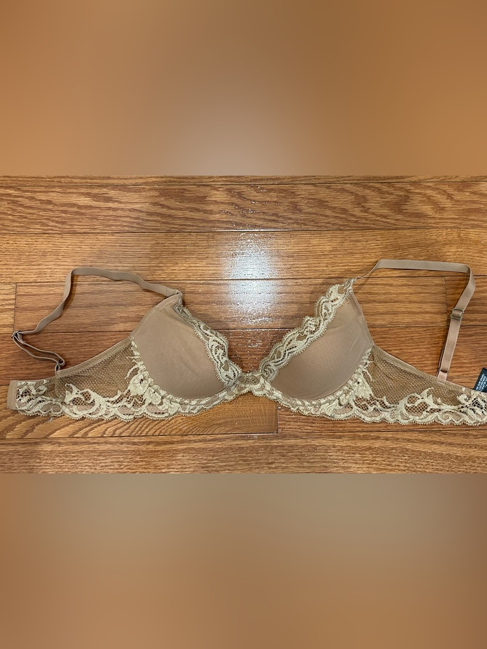Natori Feathers tshirt bra size 32B